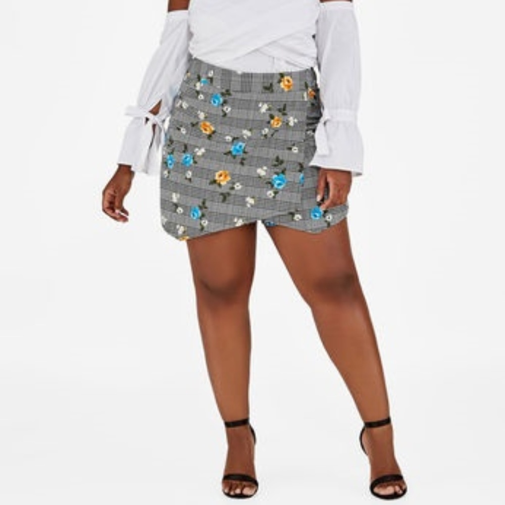 Envelope Hem Printed Skort